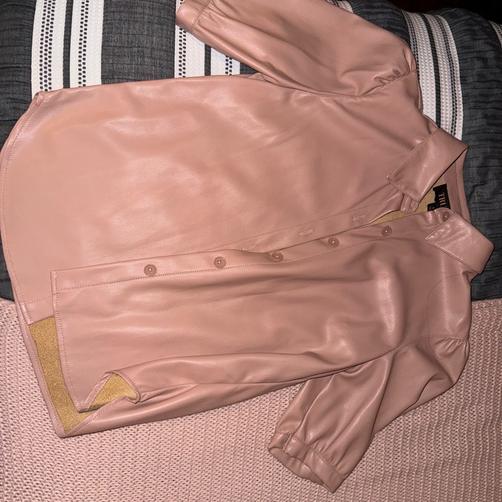 Faux leather blouse excelent condition Small